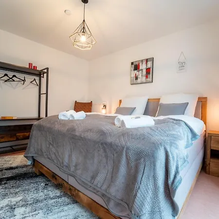 Dreamcation - Ehemalige Kirche & Souterrain Wohnung, 3d-tour, Terrasse, Bbq, Kamin * Kelheim
