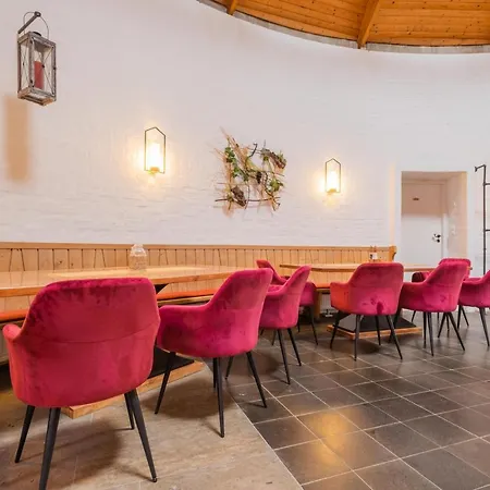 Dreamcation - Ehemalige Kirche & Souterrain Wohnung, 3d-tour, Terrasse, Bbq, Kamin Apartman *