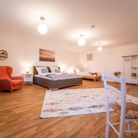 Dreamcation - Ehemalige Kirche & Souterrain Wohnung, 3d-tour, Terrasse, Bbq, Kamin *