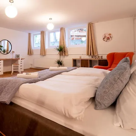Apartment Dreamcation - Ehemalige Kirche & Souterrain Wohnung, 3d-tour, Terrasse, Bbq, Kamin