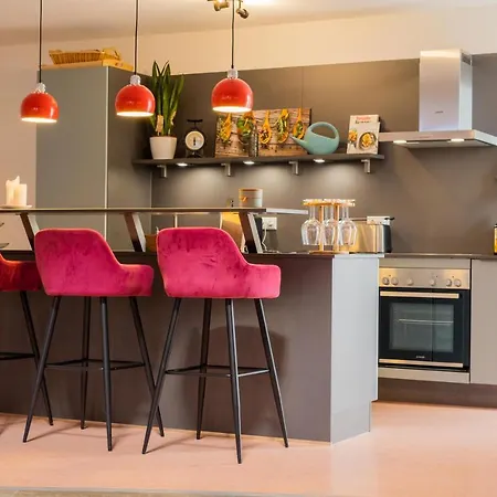 Dreamcation - Ehemalige Kirche & Souterrain Wohnung, 3d-tour, Terrasse, Bbq, Kamin *