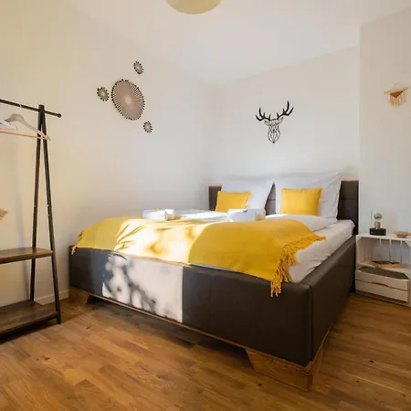 Апартаменты Dreamcation - Ehemalige Kirche & Souterrain Wohnung, 3d-tour, Terrasse, Bbq, Kamin